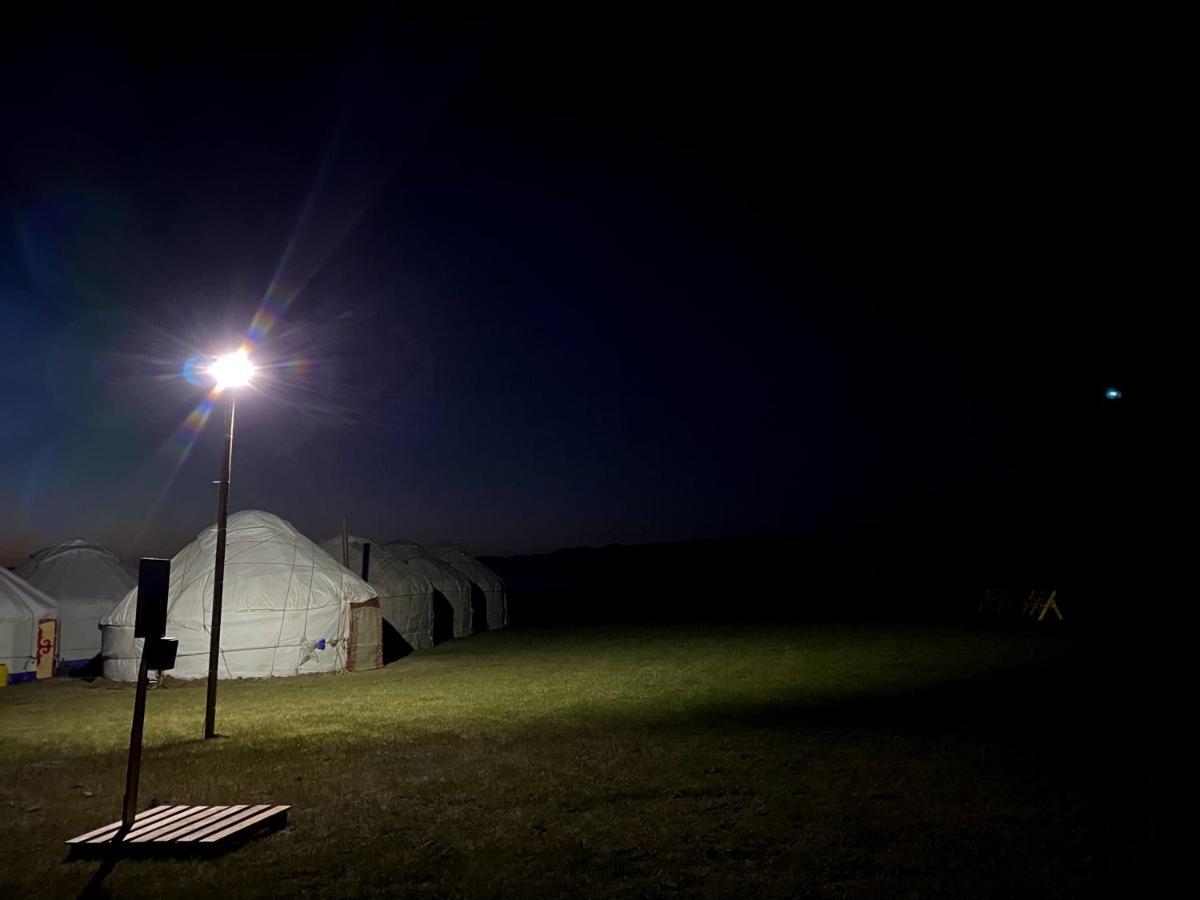 Yurt Camp Ali-Nur At Lake Song-Kol Юрточный Лагерь Али-Нур Озеро Сон-Куль Сон-Куль Кыргызстан Нарын Kyrgyzstan Naryn Eksteriør billede