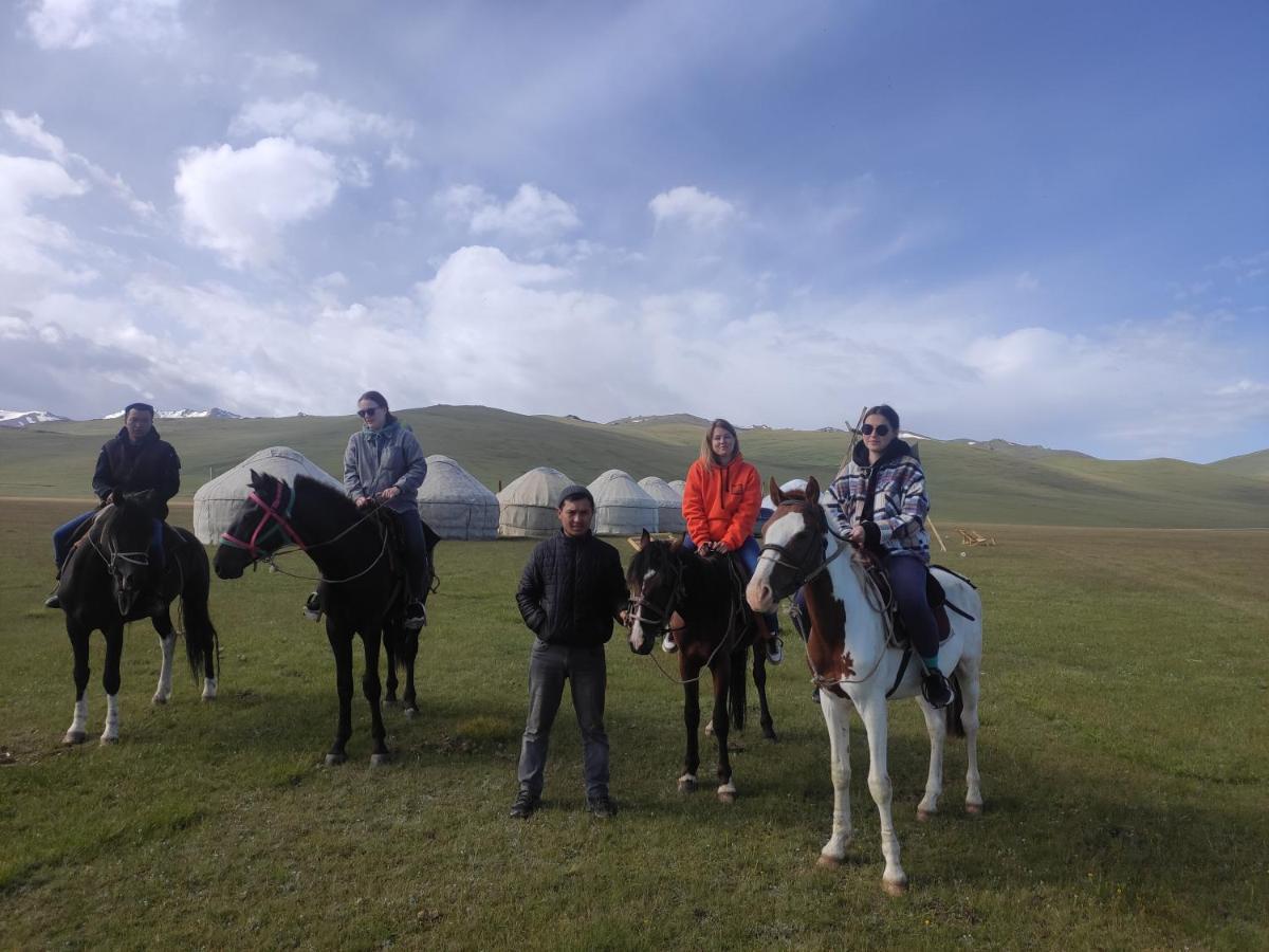 Yurt Camp Ali-Nur At Lake Song-Kol Юрточный Лагерь Али-Нур Озеро Сон-Куль Сон-Куль Кыргызстан Нарын Kyrgyzstan Naryn Eksteriør billede