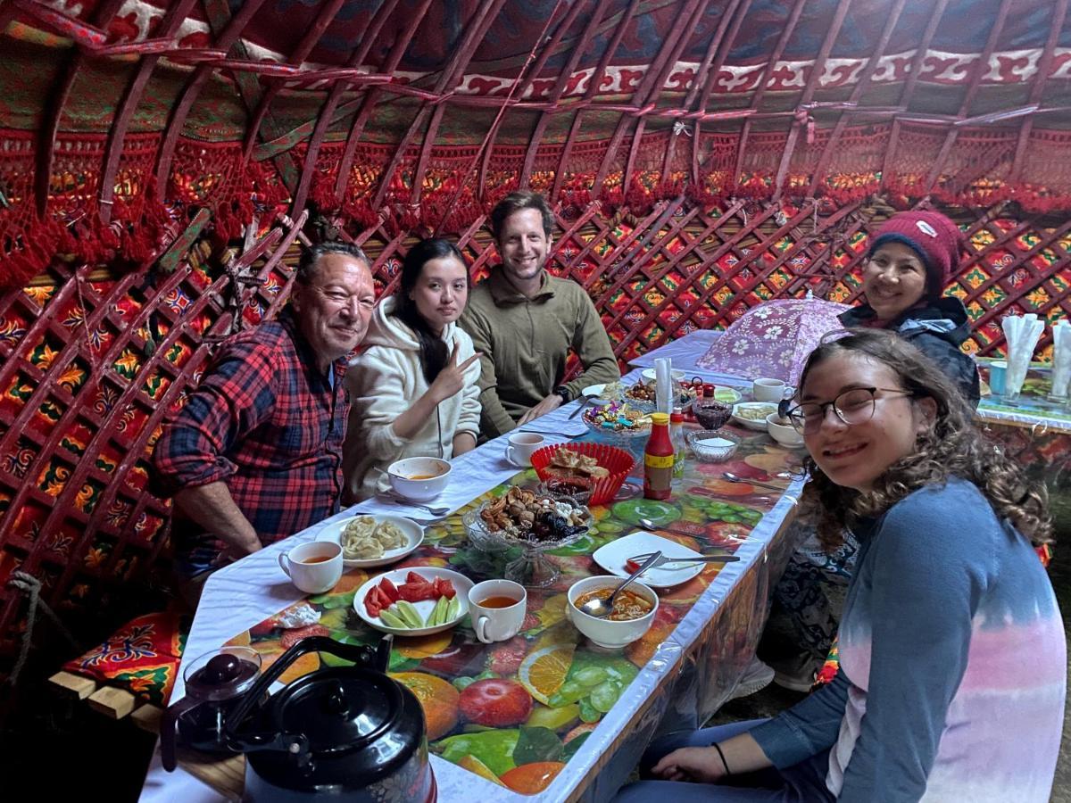 Yurt Camp Ali-Nur At Lake Song-Kol Юрточный Лагерь Али-Нур Озеро Сон-Куль Сон-Куль Кыргызстан Нарын Kyrgyzstan Naryn Eksteriør billede