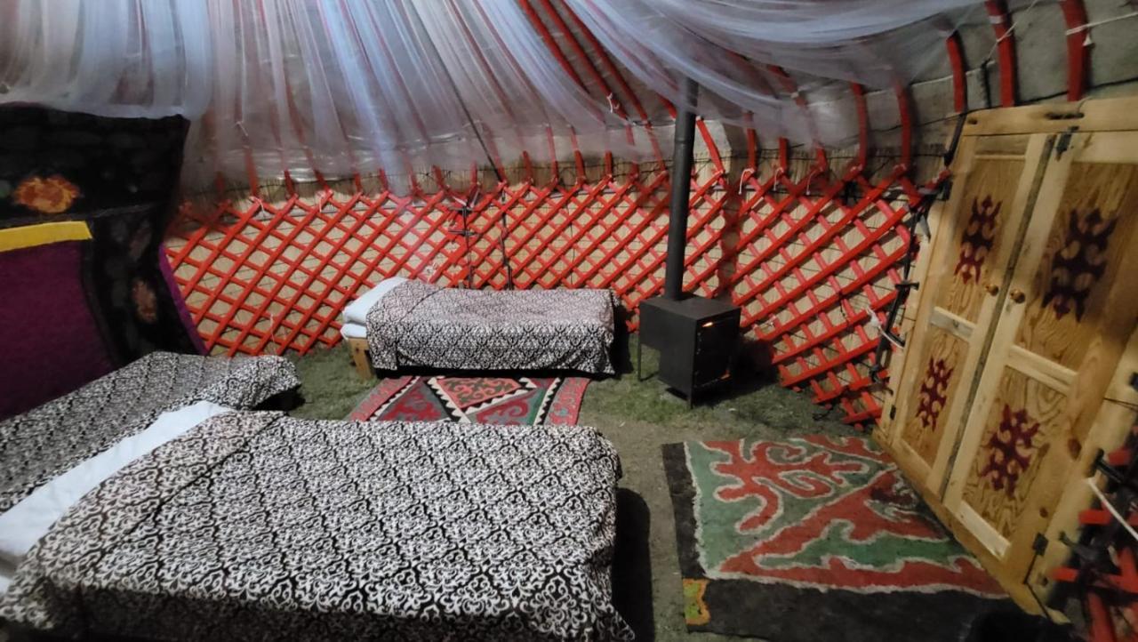 Yurt Camp Ali-Nur At Lake Song-Kol Юрточный Лагерь Али-Нур Озеро Сон-Куль Сон-Куль Кыргызстан Нарын Kyrgyzstan Naryn Eksteriør billede