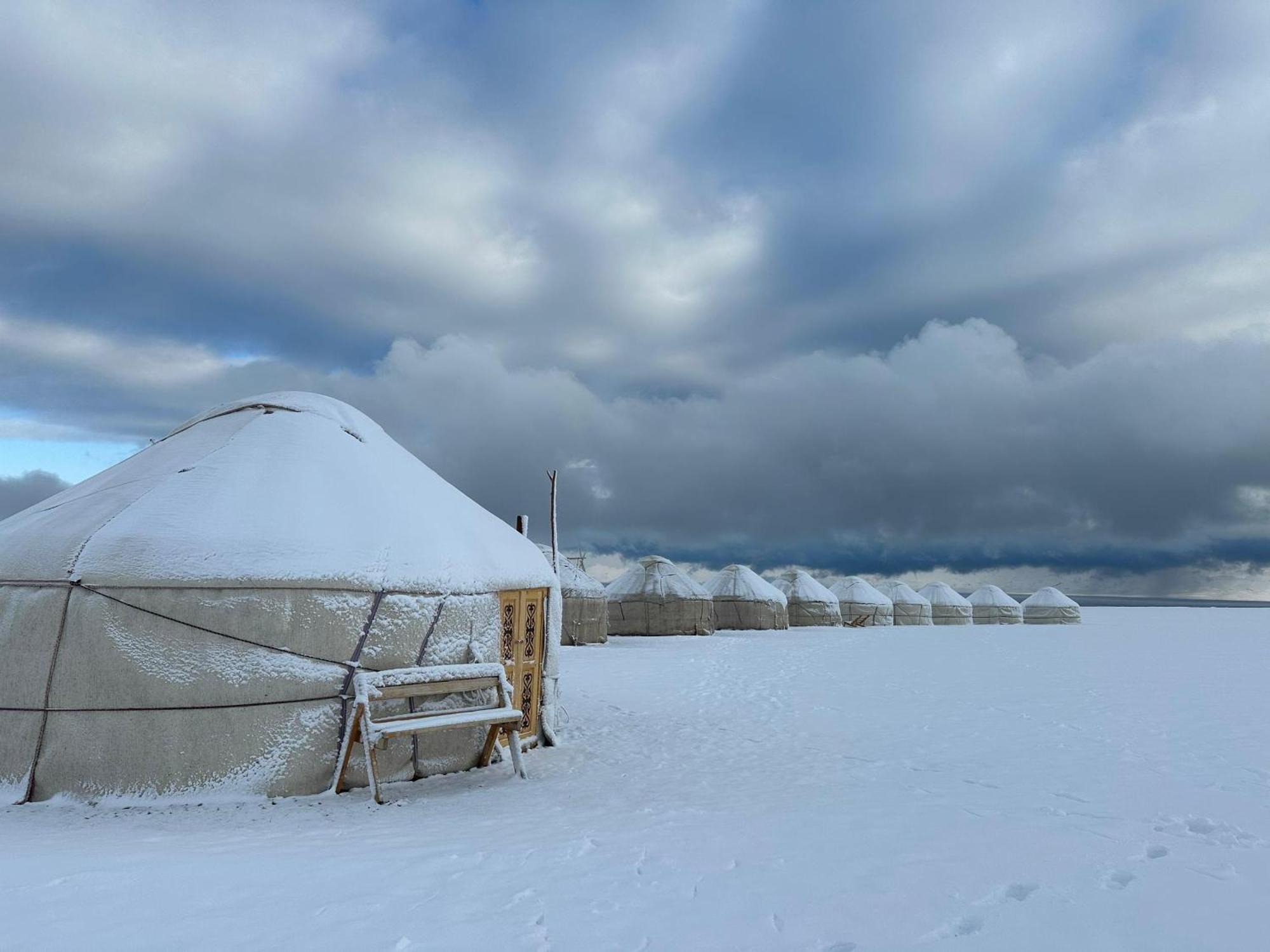 Yurt Camp Ali-Nur At Lake Song-Kol Юрточный Лагерь Али-Нур Озеро Сон-Куль Сон-Куль Кыргызстан Нарын Kyrgyzstan Naryn Eksteriør billede