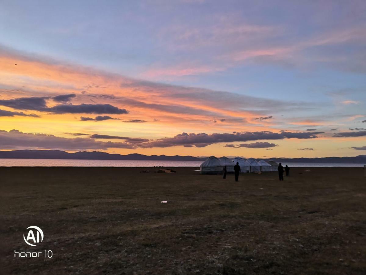 Yurt Camp Ali-Nur At Lake Song-Kol Юрточный Лагерь Али-Нур Озеро Сон-Куль Сон-Куль Кыргызстан Нарын Kyrgyzstan Naryn Eksteriør billede