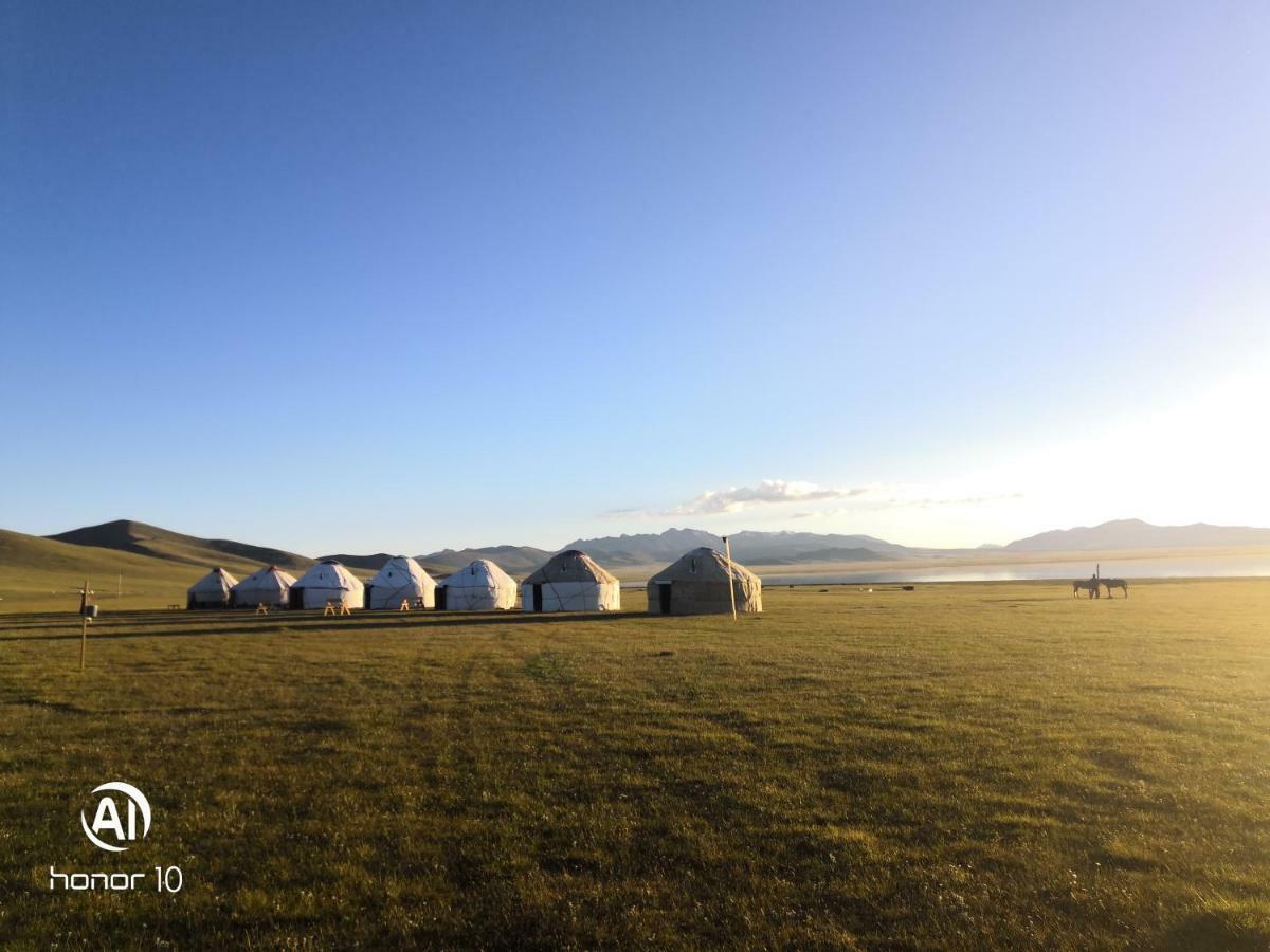 Yurt Camp Ali-Nur At Lake Song-Kol Юрточный Лагерь Али-Нур Озеро Сон-Куль Сон-Куль Кыргызстан Нарын Kyrgyzstan Naryn Eksteriør billede