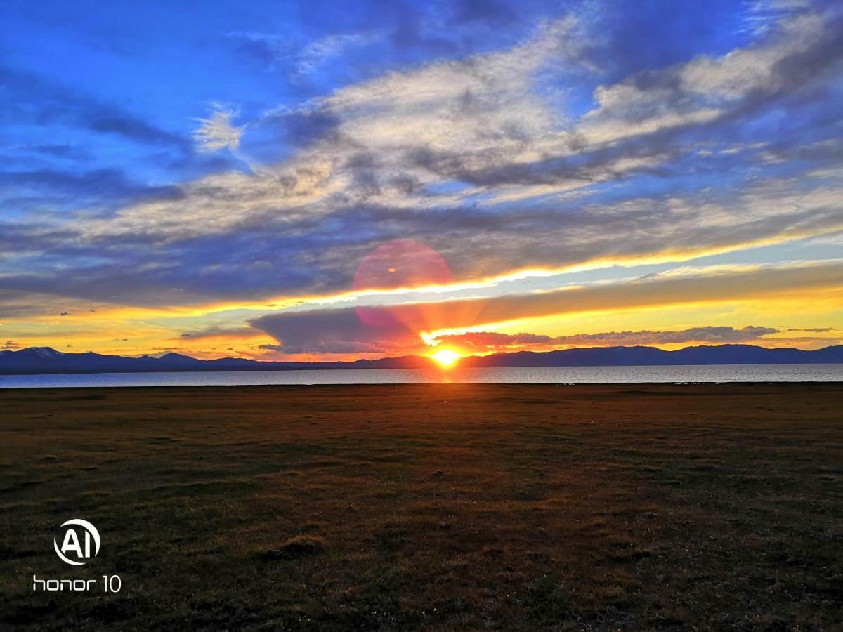 Yurt Camp Ali-Nur At Lake Song-Kol Юрточный Лагерь Али-Нур Озеро Сон-Куль Сон-Куль Кыргызстан Нарын Kyrgyzstan Naryn Eksteriør billede