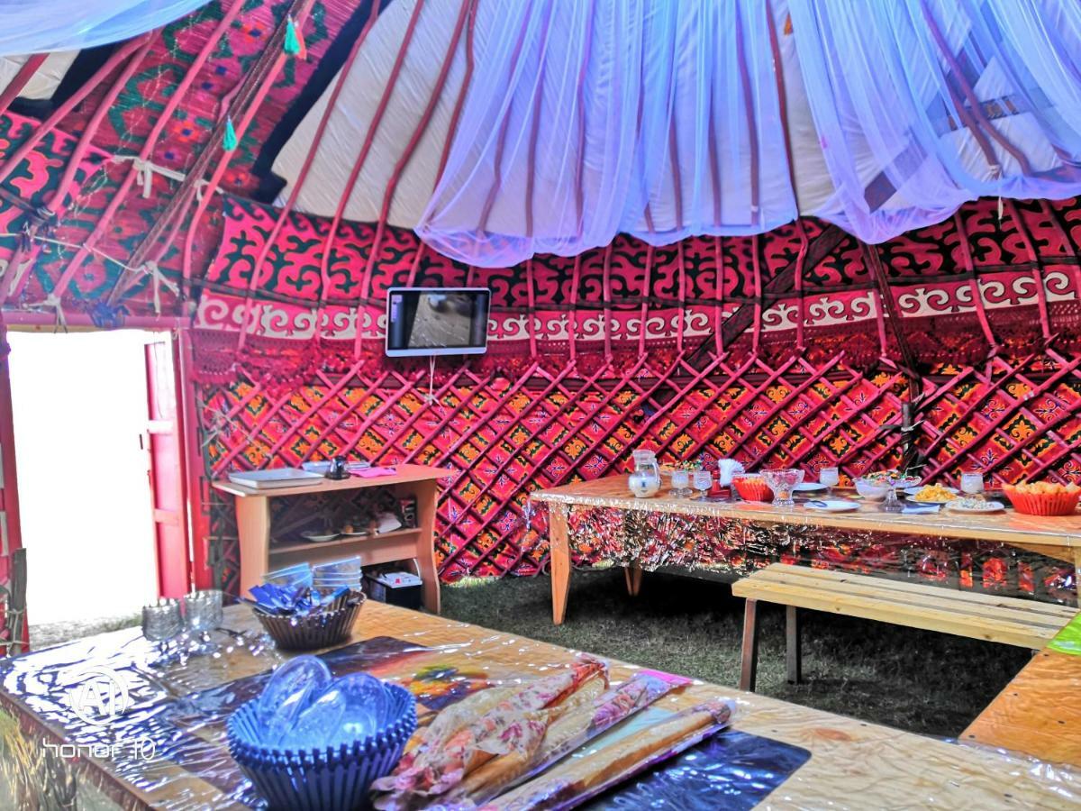 Yurt Camp Ali-Nur At Lake Song-Kol Юрточный Лагерь Али-Нур Озеро Сон-Куль Сон-Куль Кыргызстан Нарын Kyrgyzstan Naryn Eksteriør billede