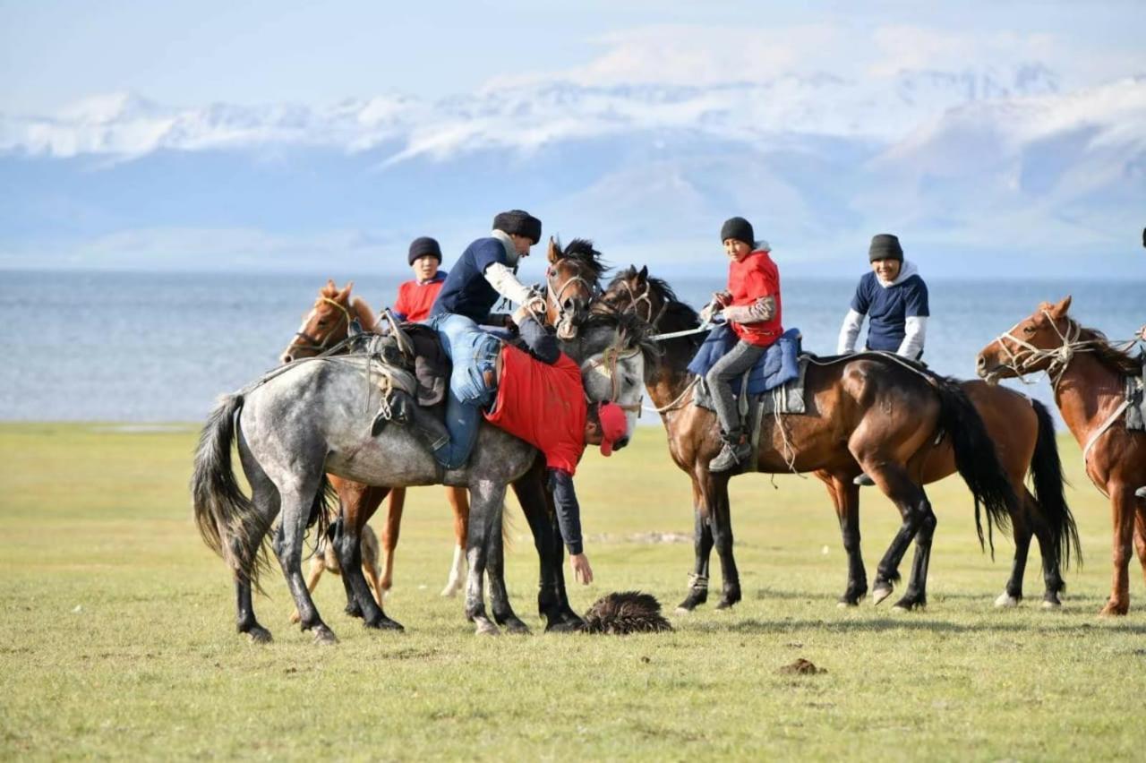 Yurt Camp Ali-Nur At Lake Song-Kol Юрточный Лагерь Али-Нур Озеро Сон-Куль Сон-Куль Кыргызстан Нарын Kyrgyzstan Naryn Eksteriør billede